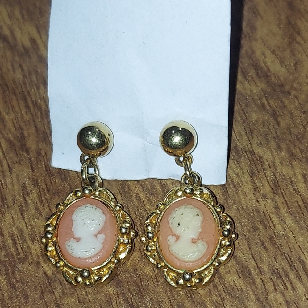 Avon Gold Vintage-Inspired Earrings with Ornate Detailing and Signed Avon!